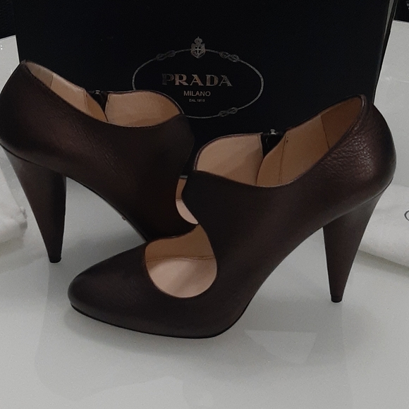 NIB Prada antique color heels/booties with cutout - Picture 8 of 12